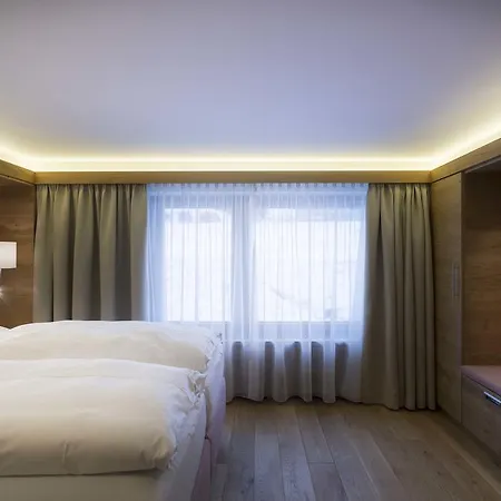 Hotel Garni Panorama 4*